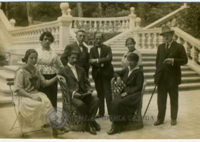 Retrato de grupo. Escalinatas do xardín Balneario de Mondariz